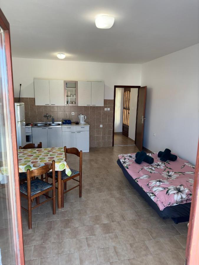 Apartmani Marko Novalja Exterior foto