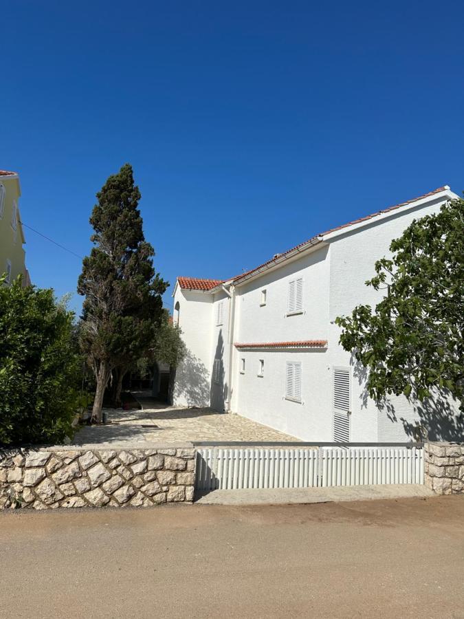Apartmani Marko Novalja Exterior foto
