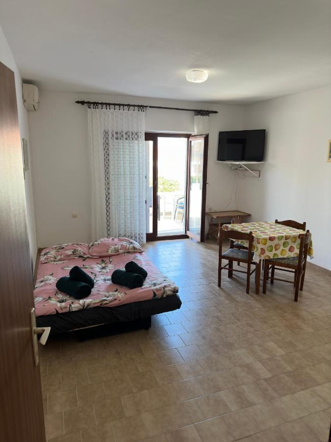Apartmani Marko Novalja Exterior foto